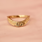 Plissé Curved Band