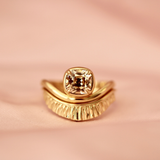 Plissé Curved Band
