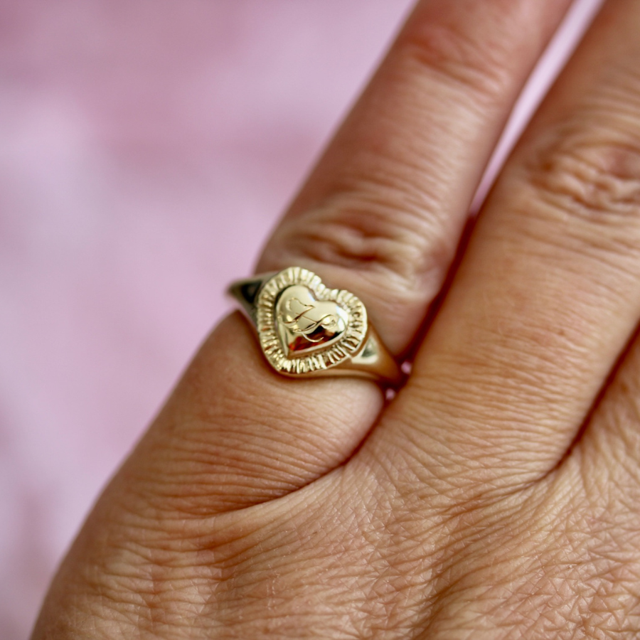 Plissé Heart Signet Ring