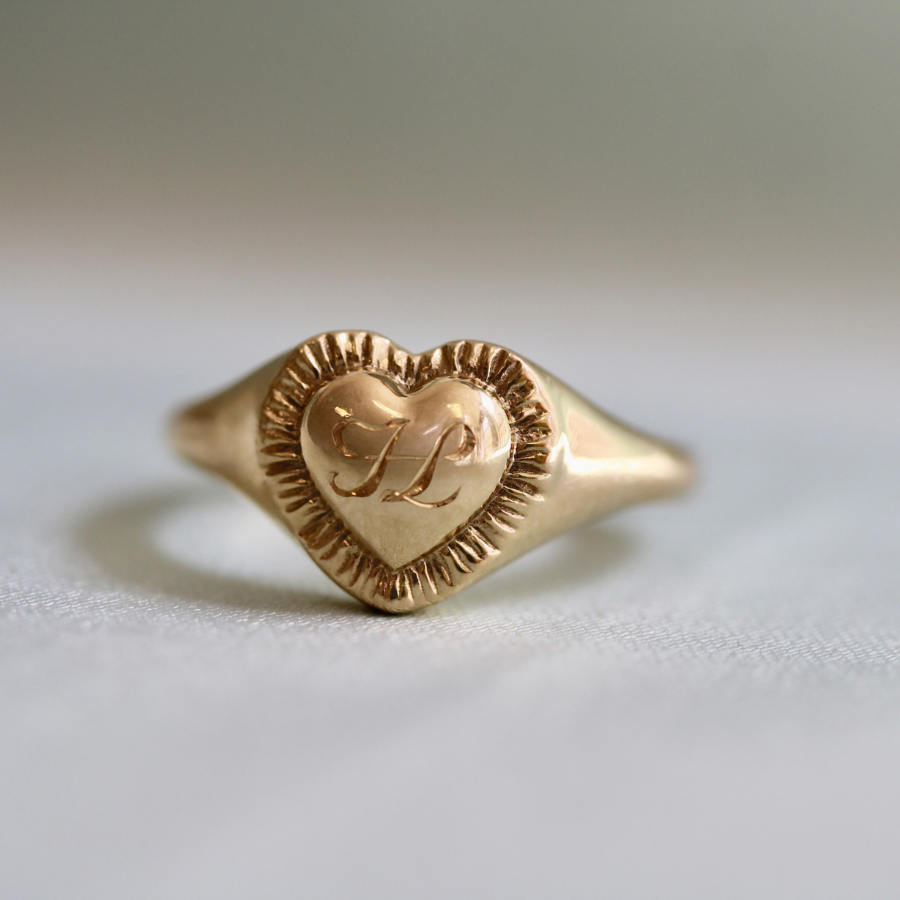 Plissé Heart Signet Ring
