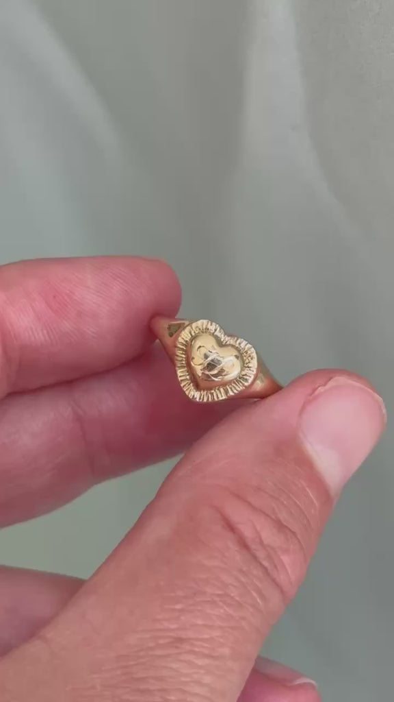 Plissé Heart Signet Ring
